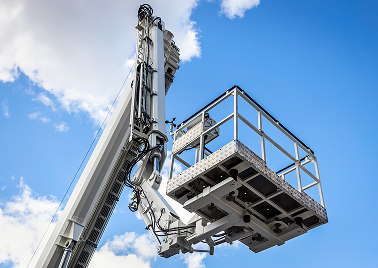 Teleskoparm eines Spezialfahrzeugs mit Hebebühne