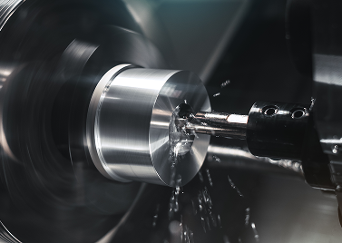 Zerspanung eines Metallteils für die Brandschutztechnik in Teleskoparmen