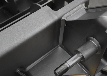 Nahaufnahme eines Querträger von Achsen, hergestellt von LMS Landshuter Metall- und Schweißtechnik GmbH