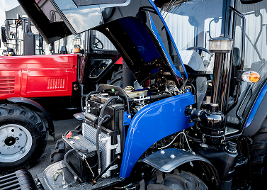 Motorraum eines Traktors