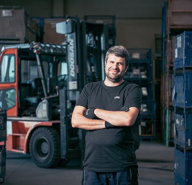 Fachlagerist der LMS Landshuter Metall- und Schweißtechnik GmbH