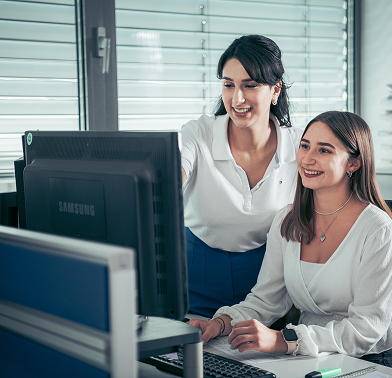 Auszubildende zur Industriekauffrau bei der LMS Landshuter Metall- und Schweißtechnik GmbH